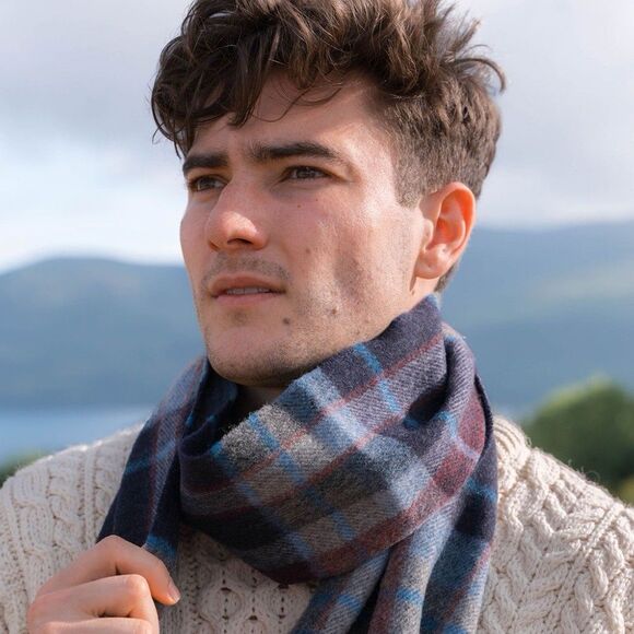 NWT John Hanly 100% Lambswool  Scarf Ireland Fringe Blue Plaid Ireland - Picture 2 of 6